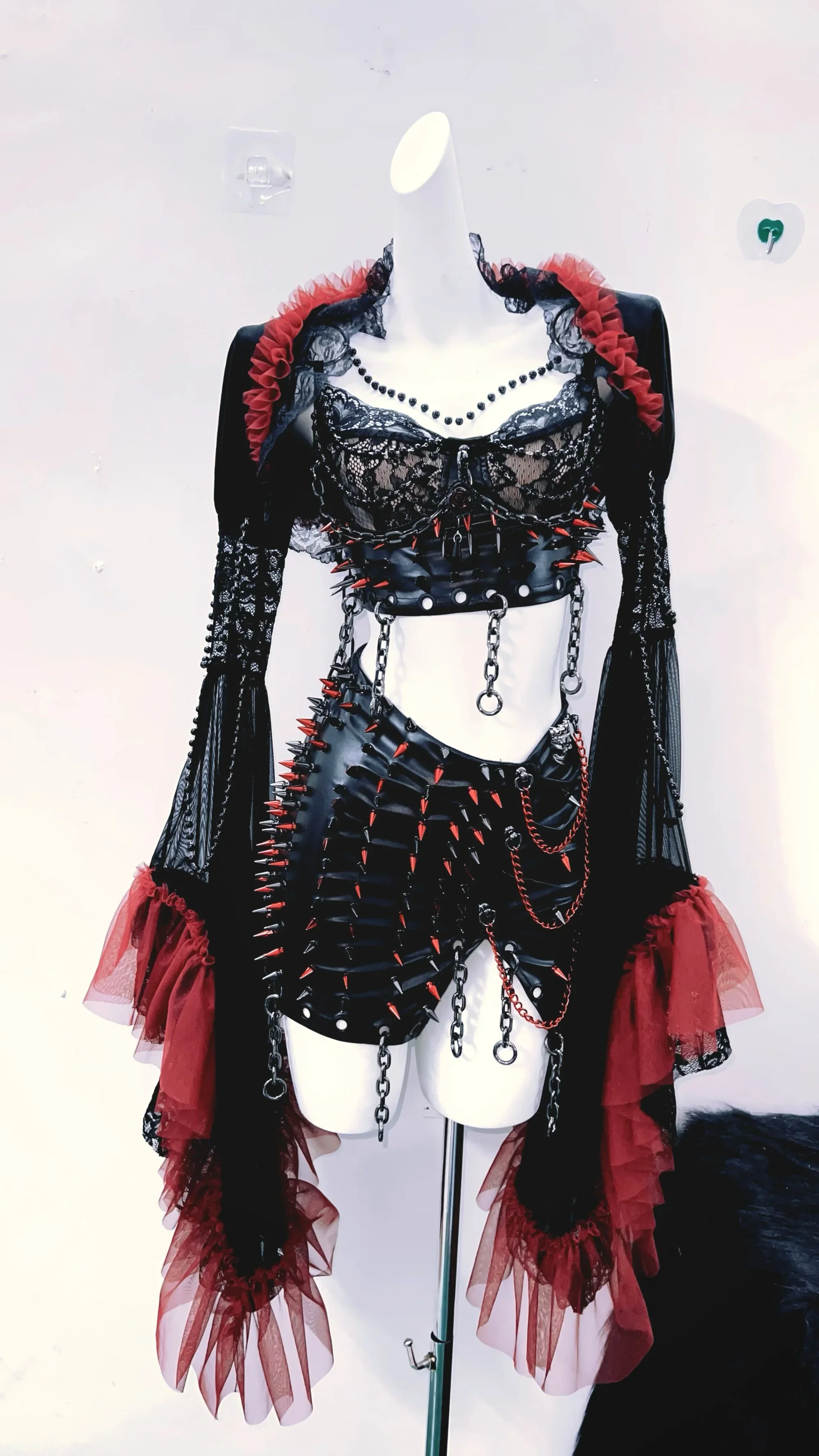 Y2k موضة بوستير topy2k قطع علوية قصيرة ملابس قوطية برشام تانك القمم القوطية الشرير تانك القمم خمر y2k الملابس السوداء