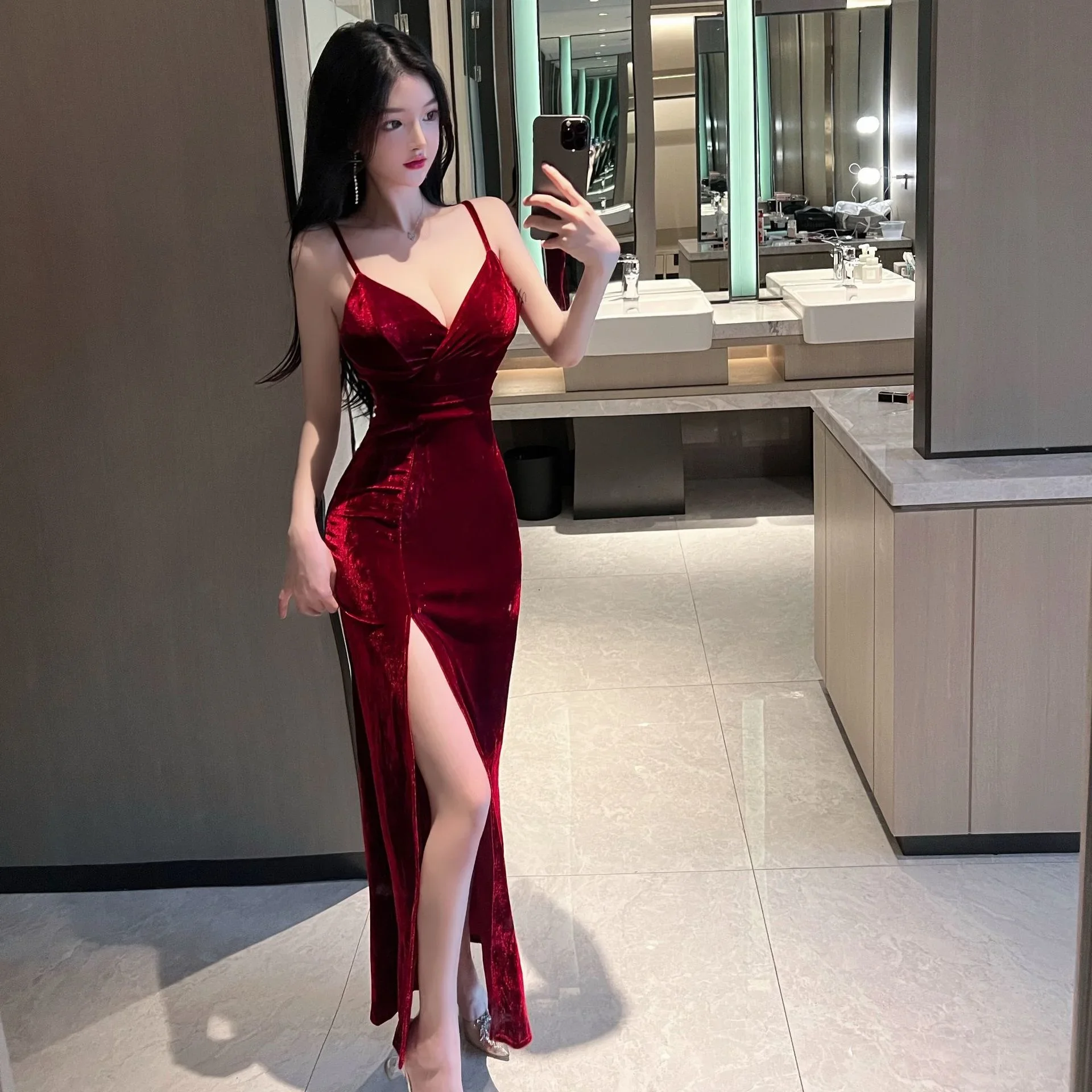 2023 Summer Women's Sexy Temperament V-neck Low cut Velvet sling ceremonial dress Side Split Slim Wrap buttocks Long Dress UR6Y