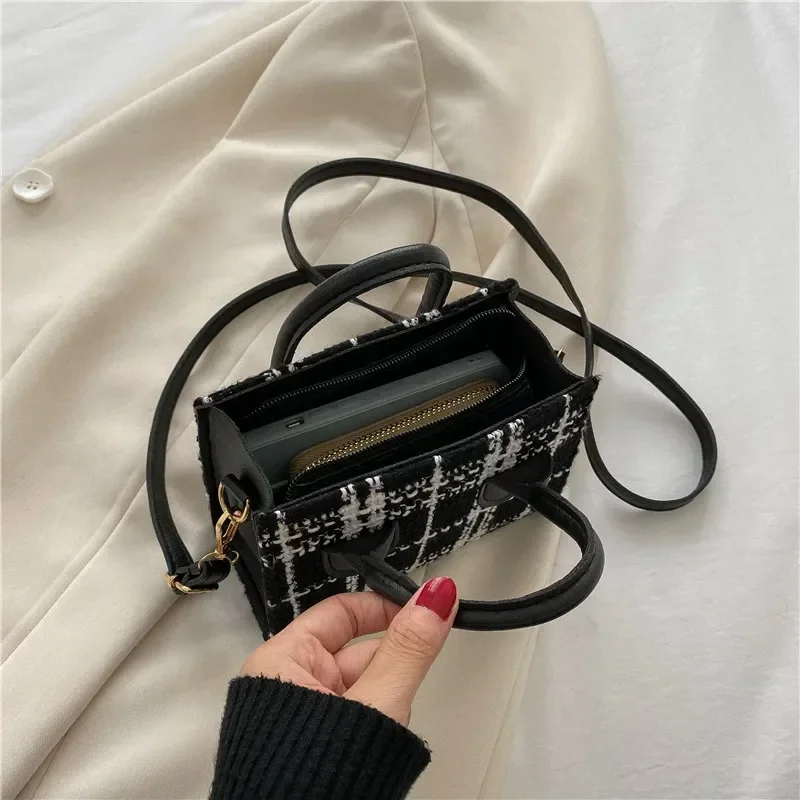 Trendy pleated skirt crossbody bag embroidered checkered shoulder bag, underarm bag, simple large capacity quilted handbag