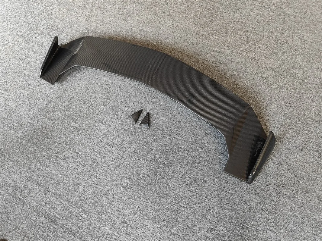 

Новый спойлер на крышу из углеродного волокна в стиле TC и задний спойлер, специально предназначенный для комплекта кузова Lamborghini Urus