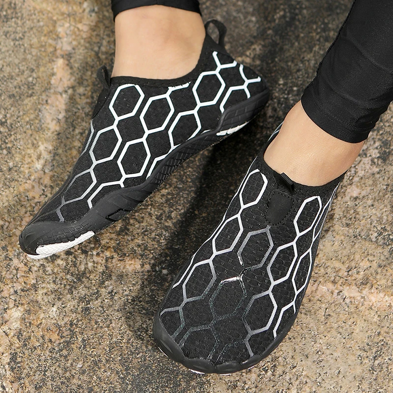 Men Women Barefoot Aqua Shoes With Drainage Holes Beach Swimming Shoes Anti-Slip Fishing Footwear Couple Gym Sneakers Yoga Shoes