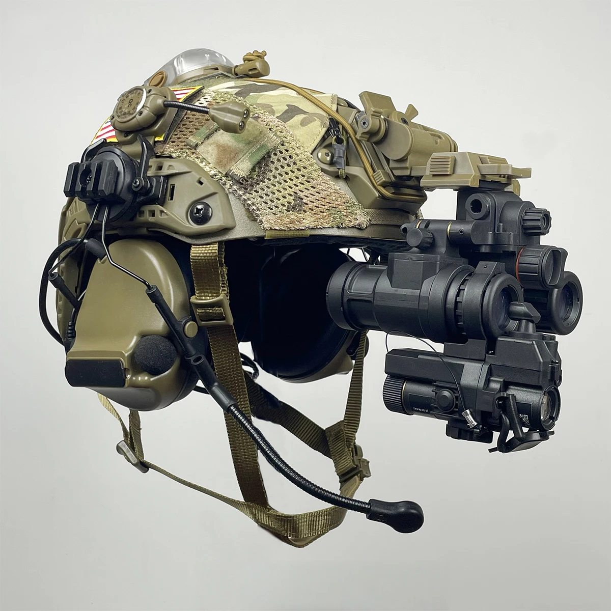 

Airsoft Helmet Set with Tactical Headset Night Vision Thermal Imaging Model Helmet Cover Signal Light Hunting Shooting Equipment