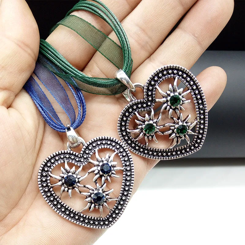Traditional Vintage Rhinestone Edelweiss Necklace Ladies Dirndl Costume Jewelry Bavarian Oktoberfest Charm Pendant Wholesale
