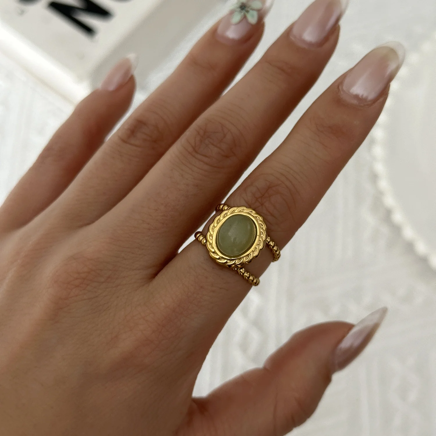 Vintage Naturstein Edelstahl-Ringe für Damen und Herren Trendige Vergoldete Hohle Geometrische Ringe Finger-Accessoires Schmuck