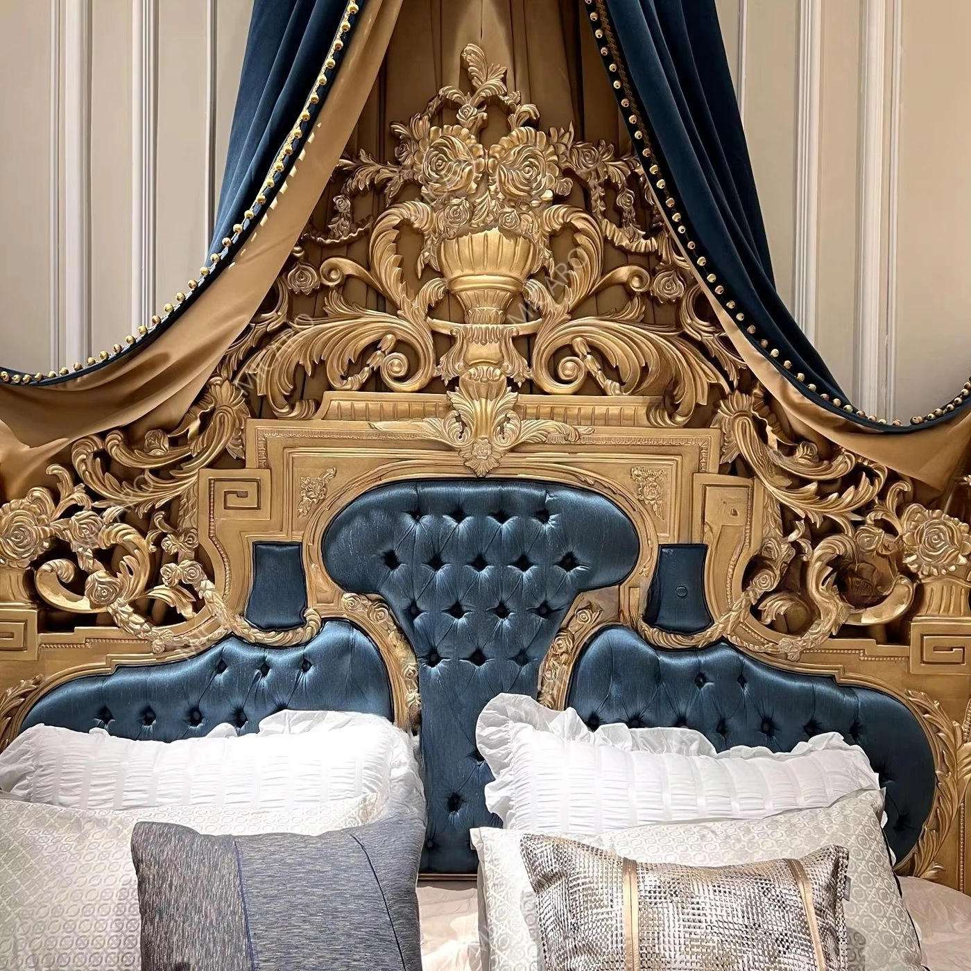 Royal European Luxury French Design Solid Wood Bed Room Antique Gold Bedroom Furniture Set