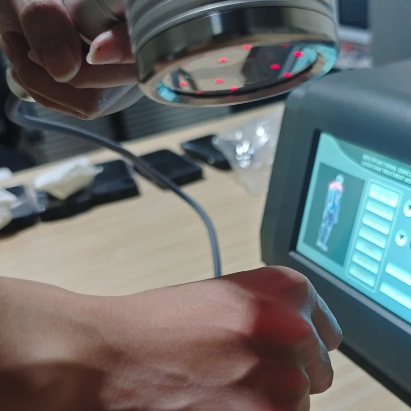 

Профессиональный медицинский лазер HLKGO 808 нм 650 нм 1055 МВт, высокая интенсивность терапии для облегчения боли в коленях и спине, теннисного локтя