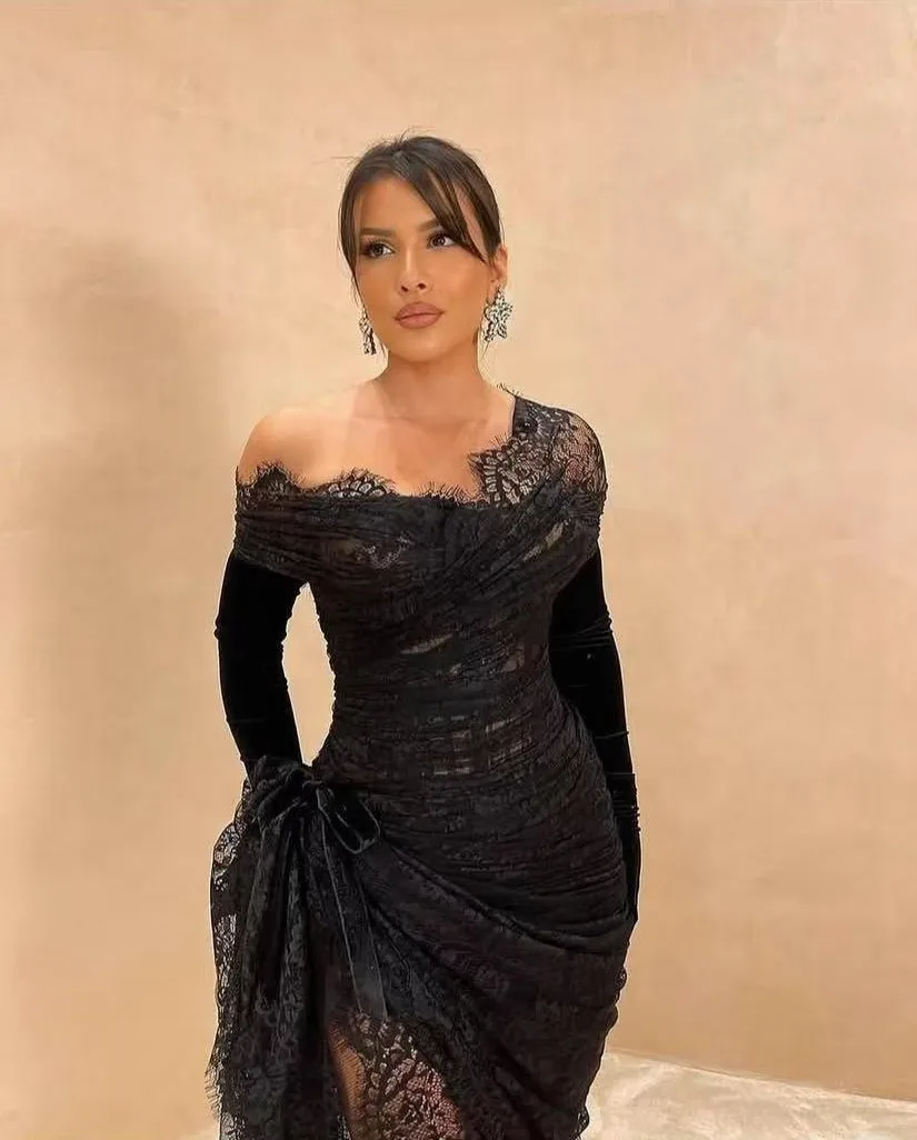 Abiti da celebrità sexy con guanti Abiti da ballo in pizzo con spacco alto Trasparente con spalle scoperte Splendido abito da sera formale lungo