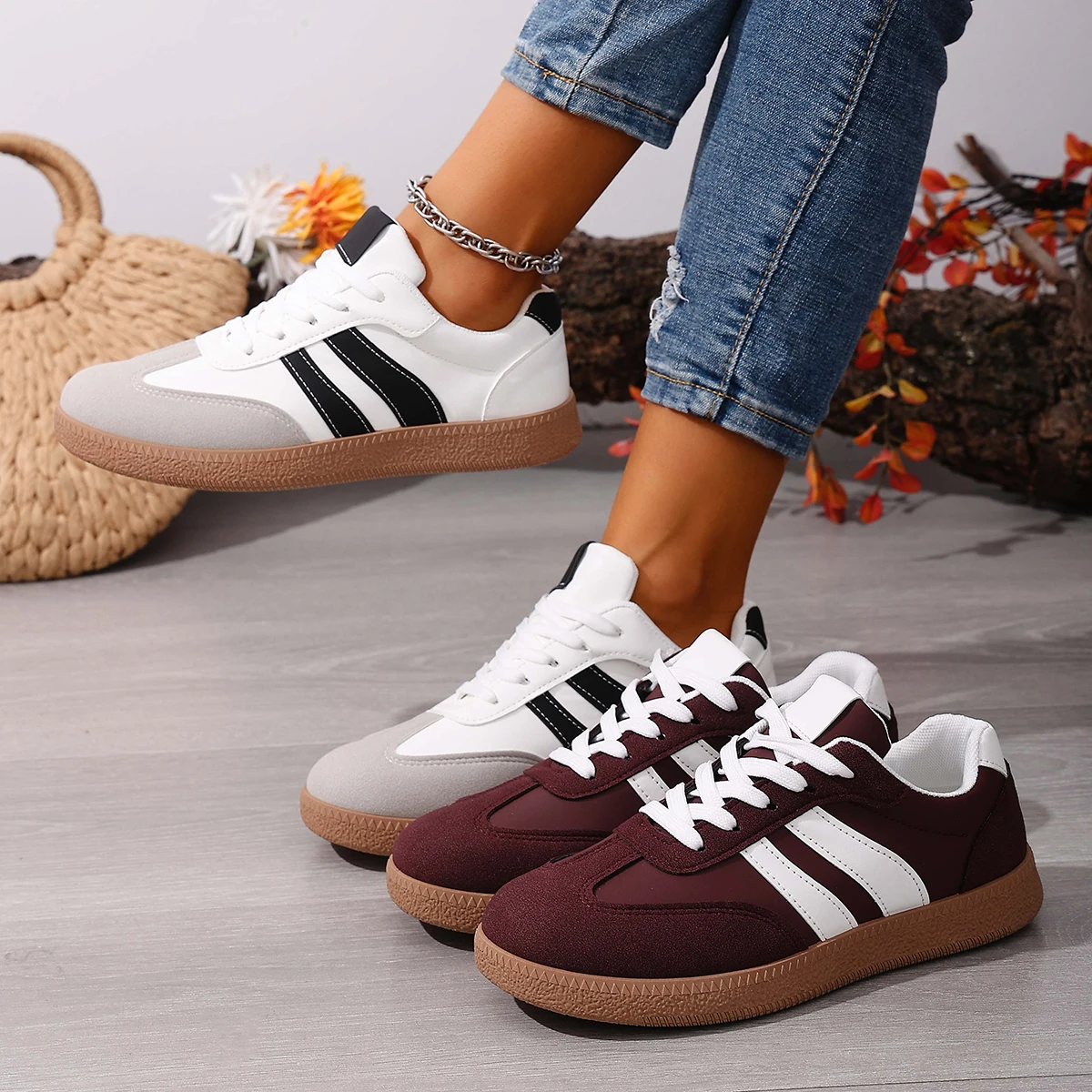 Damen Mode Weinrote Flache Sneaker 2026 Neu Weiß Gestreifte Dicksohlige Freizeitschuhe Leichte Streetwear Vulkanisierte Schuhe