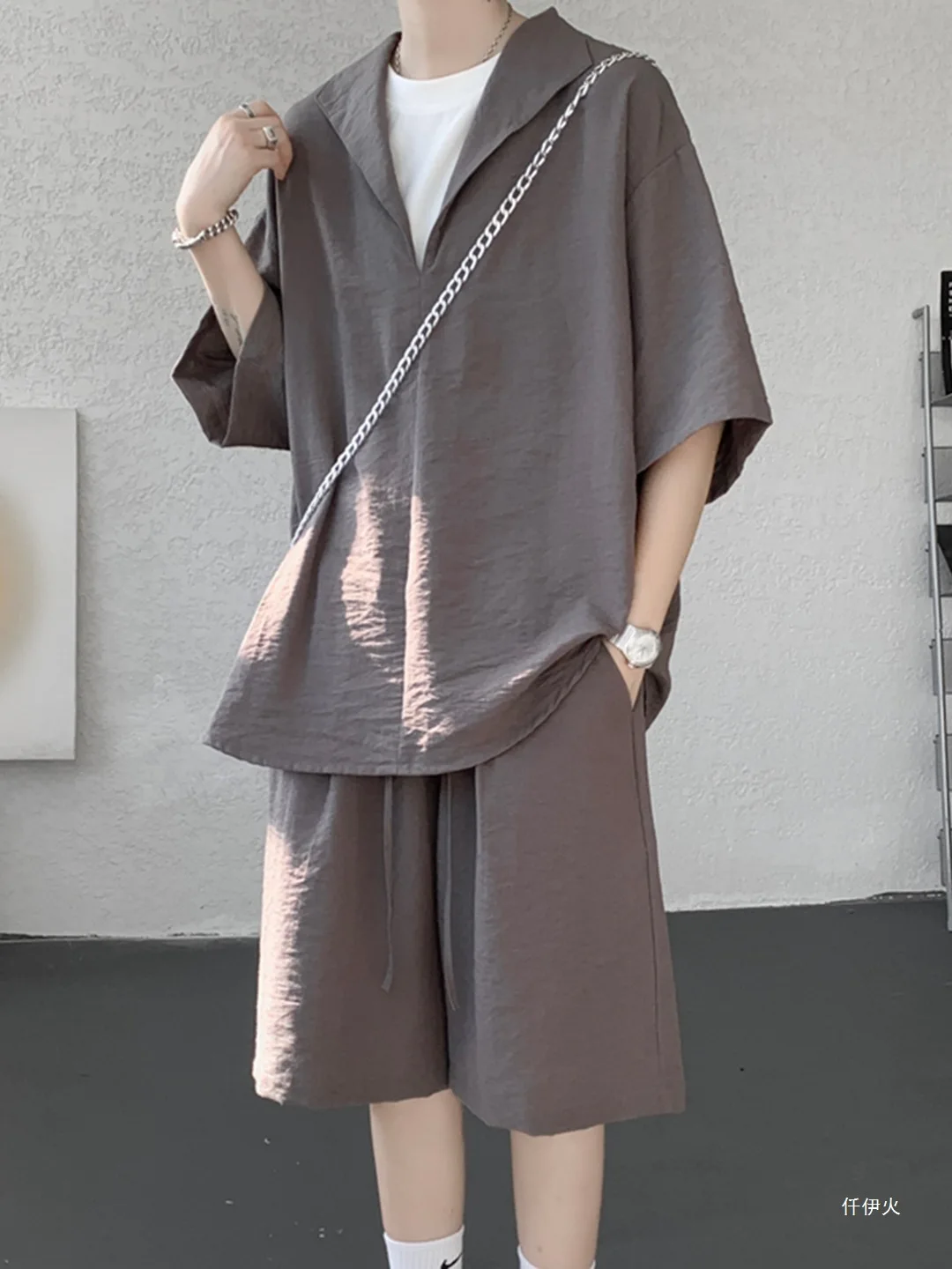 Fake Two-piece V-neck Short-sleeved Boys Casual Linen Suit Large Size Five-point Shorts Two-piece Set Men's Summer view 4