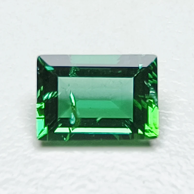 Lab Grown Zambian Emeralds รูปทรงสี่เหลี่ยมผืนผ้าการตัดด้วยมือด้วยความร้อนด้วยรอยแตกรวมภายในใบรับรอง AGL ที่เลือกได้