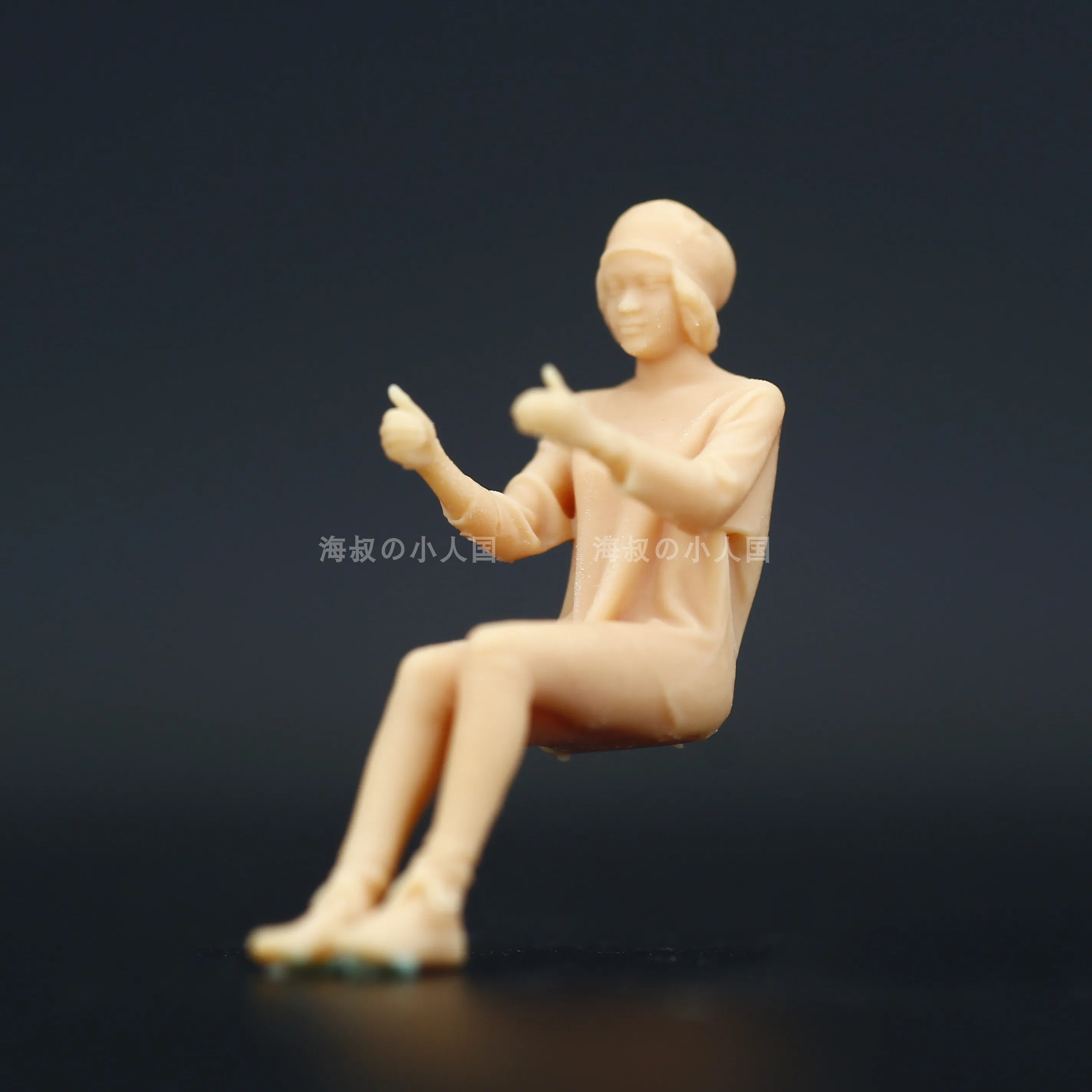 Miniatures Figurine 1/87 1/64 1/43 L249 Male Female drivers driving Figures Sand Table Doll Model Creative Scene Props Decor