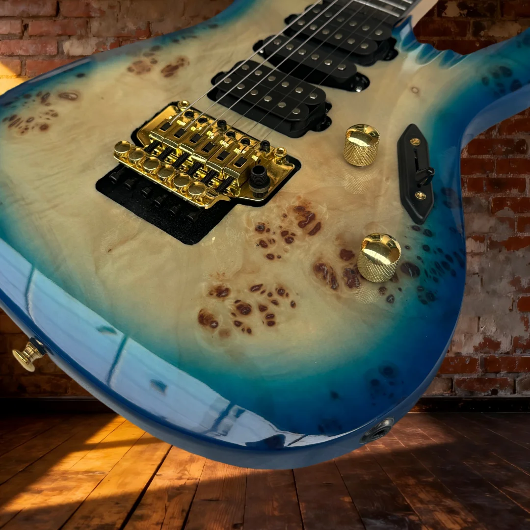 Guitarra Eléctrica Super Strat Blue Burst con Tapa de Madera Burl, Trémolo Floyd Rose Dorado, Triple Humbucker, Guitarra de Escenario Premium, Envío Gratis