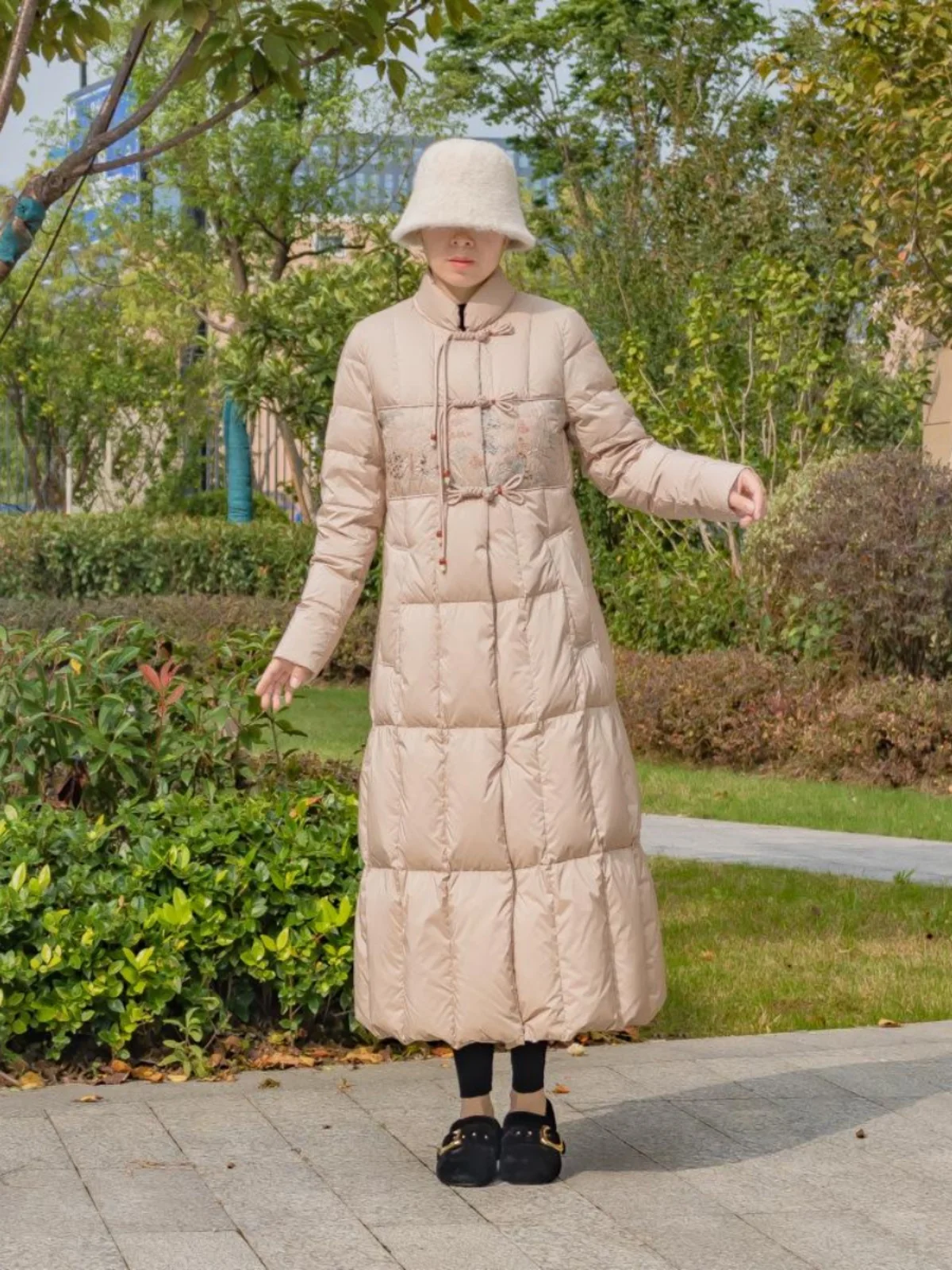 

Женское пальто средней длины с художественной вышивкой, на пуху, в китайском национальном стиле, цвет Thiened White, с наполнителем из 90% перьев