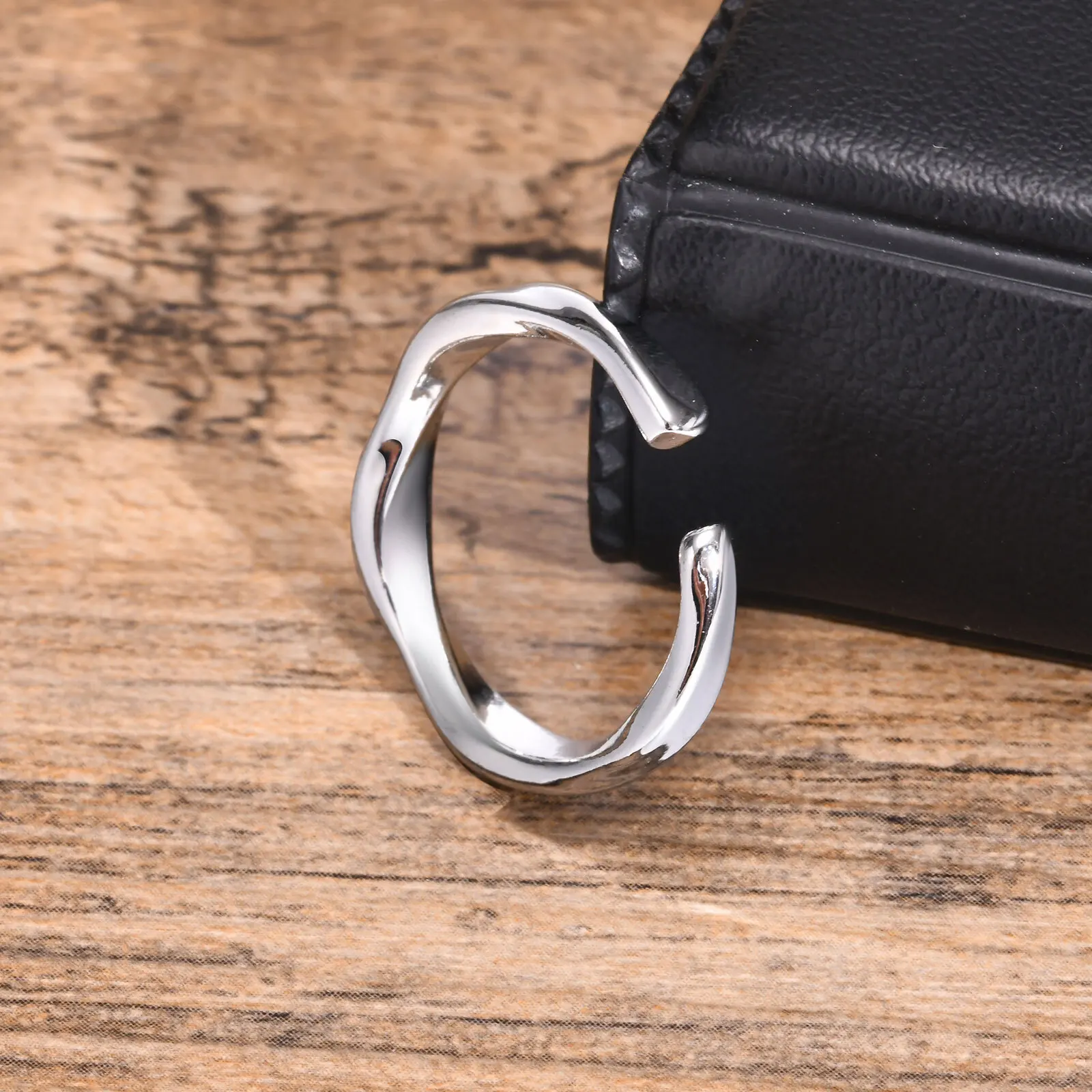 Vnox Open Mobius Ring for Men Women, Silver Color Simple Metal Adjustable Finger Ring, Unisex Jewelry Gift
