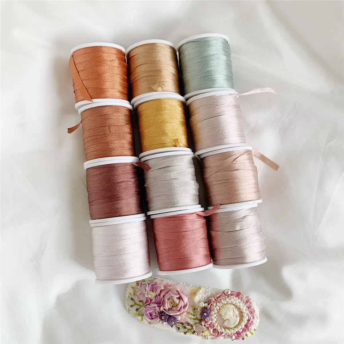 2MM 4MM 7MM Panton Colours 100% Pure Mulberry Silk Embroidery Ribbons Handcraft Supply Double Faced Thin Taffeta Trim