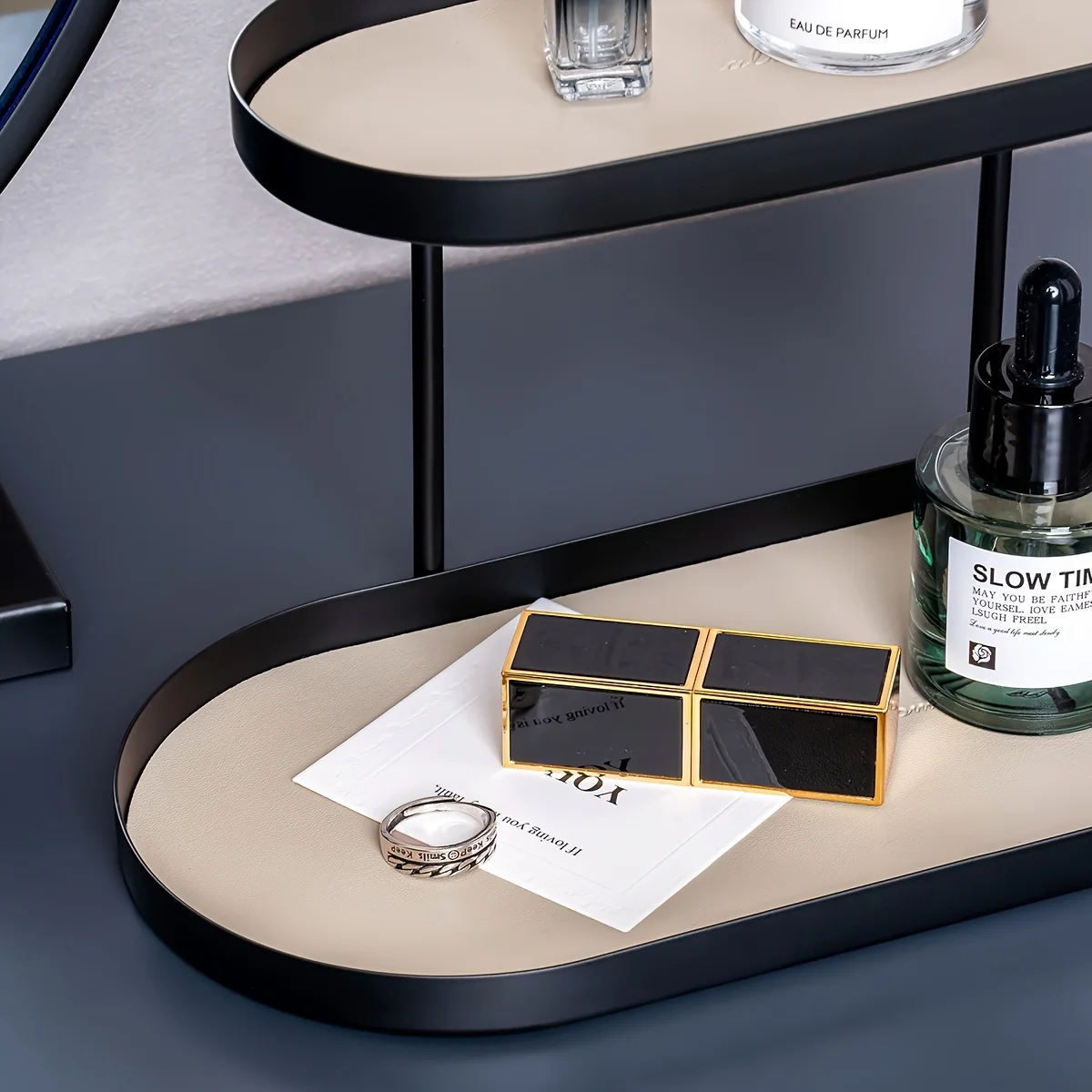 رف تخزين معدني بيضاوي مزدوج أنيق مع وسادة جلدية صناعية - رف تشطيب متعدد الوظائف