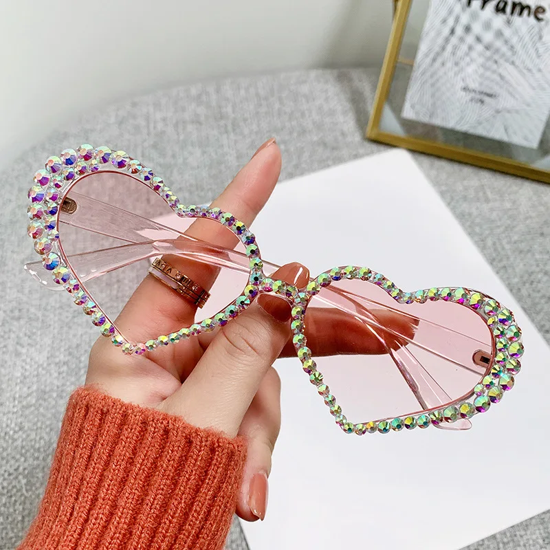 2023 Fashion New Peach Heart Diamond Sunglasses Female Cute Cat Eye Heart Shaped Sunglasses Handmade Drilling Glasses Wholesale