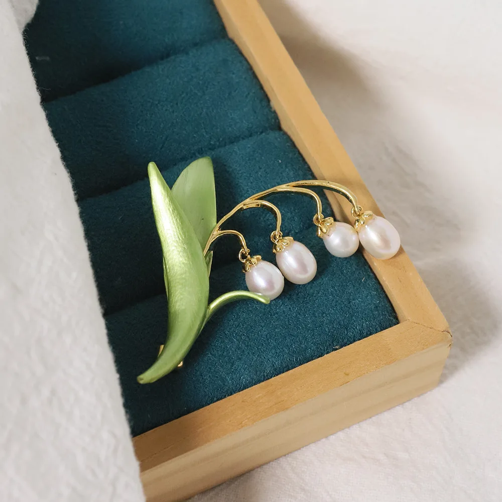 Lily of The Valley Brooch Temperament Female Copper Plated Plant Flower Pin Buckle Freshwater Pearl Brooches Corsage Accessories