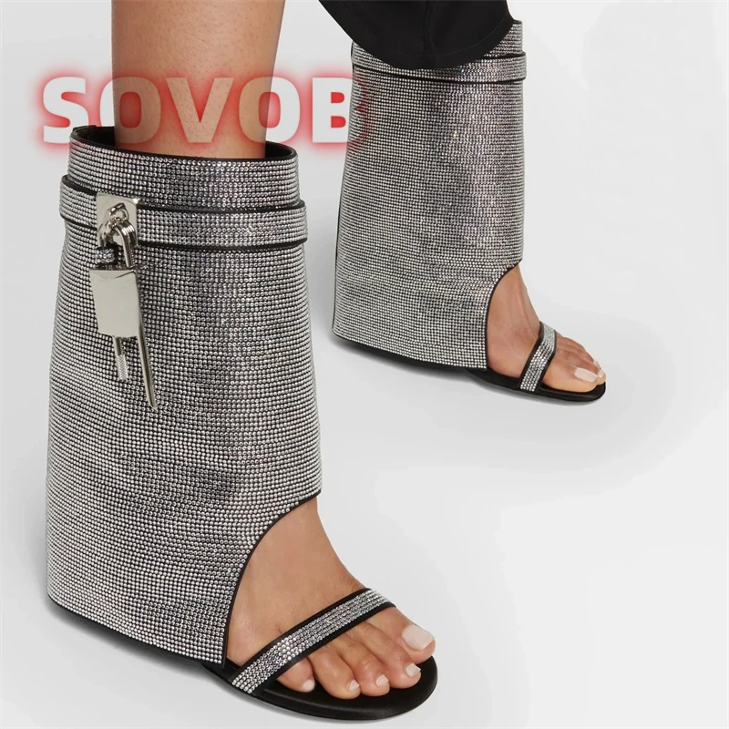 

Crystal Embellished Wide Mid Calf Flat Boots Lady's Peep Toe Shark Lock Boots Women'S Sandals Bootie Shinny Rhinestones Booties