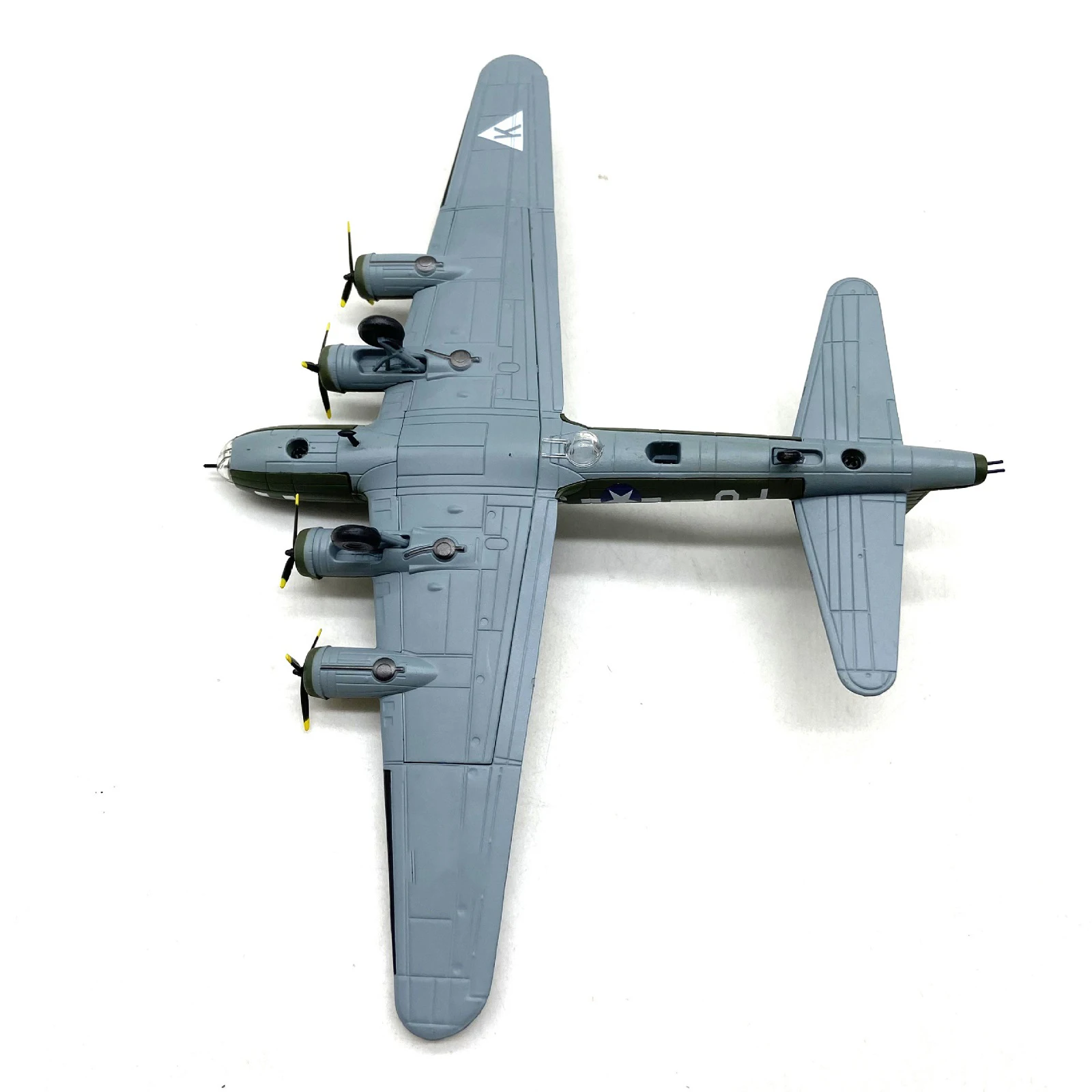 1/144 مقياس B-17 منفذها الحرب العالمية الثانية الكلاسيكية B17 منفذها نموذج طائرة عالية محاكاة سبيكة نماذج طائرة لعبة تذكارية عرض ثابت