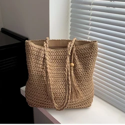 Nuova borsa di paglia fatta a mano Casual borsa a tracolla portatile da donna Holiday Beach borsa intrecciata di grande capacità da donna con nappe intrecciate Sac