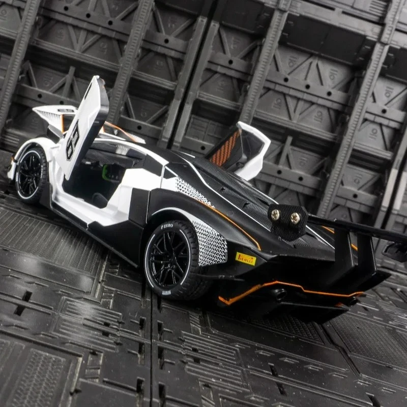 1:24 Lamborghini SCV12 coche de rally de aleación modelo colección de adornos de coche puertas y maletero del capó del motor se puede abrir Enviar a un amigo