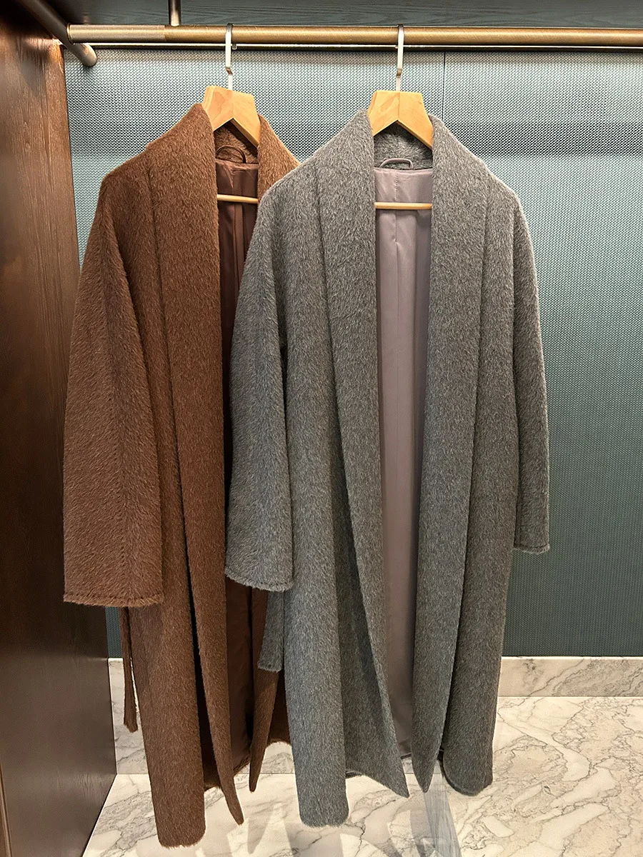 

Негабаритное пальто в стиле халата из шерсти альпаки и свободного покроя