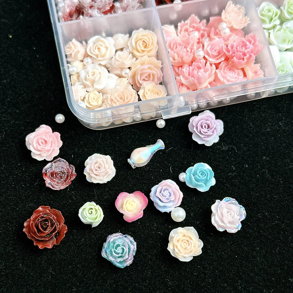 12 Gitter Nagel-Charms 3D Rosenblüten Harz Flatback Gemischte Farben mit Perlen für Nageldekoration DIY Maniküre Salon Nagelzubehör – Detail 4