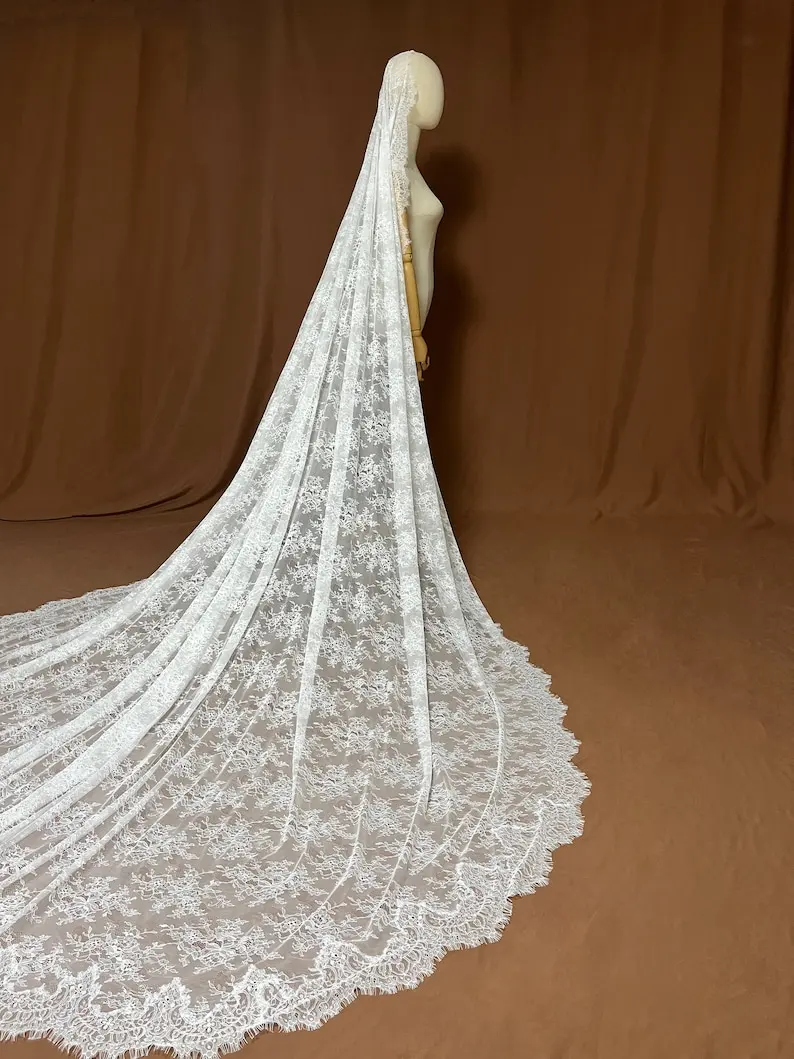 velo-in-pizzo-chantilly-velo-mantilla-lunghezza-cattedrale-accessori-personalizzati-per-matrimoni-veli-da-sposa