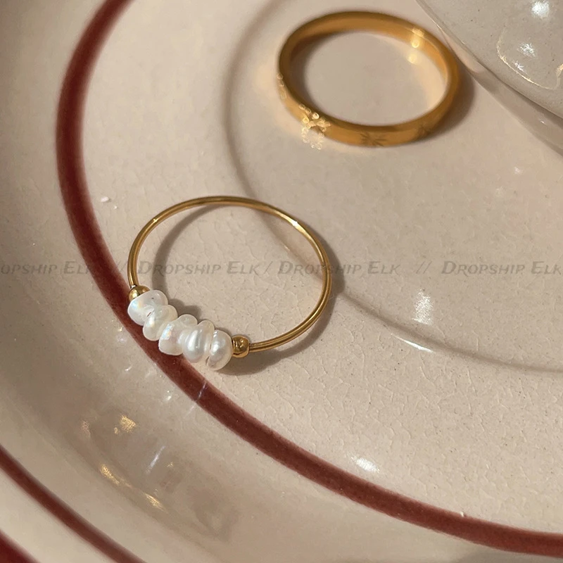 خاتم أنيق وبسيط صغير من لؤلؤ المياه العذبة الأبيض للنساء من الفولاذ المقاوم للصدأ مجوهرات وإكسسوارات مقاومة للماء