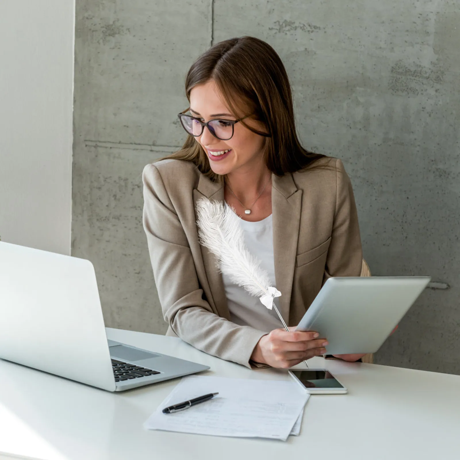 

High Durability Stainless Sign Pen with Stylish Plume Accent Compact Lightweight Writing Tool for Wedding Guest Book Party