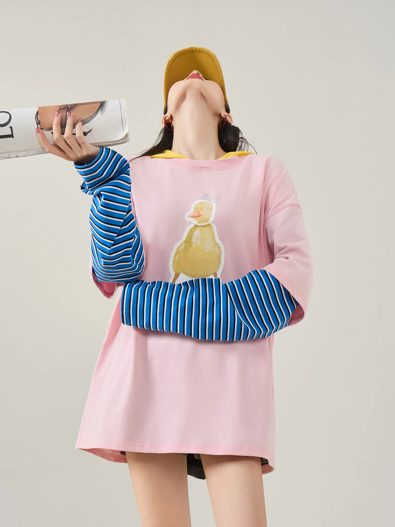 

Женская свободная повседневная футболка с капюшоном и длинным рукавом, с принтом, из полиэстера, модная, для весеннего повседневного образа