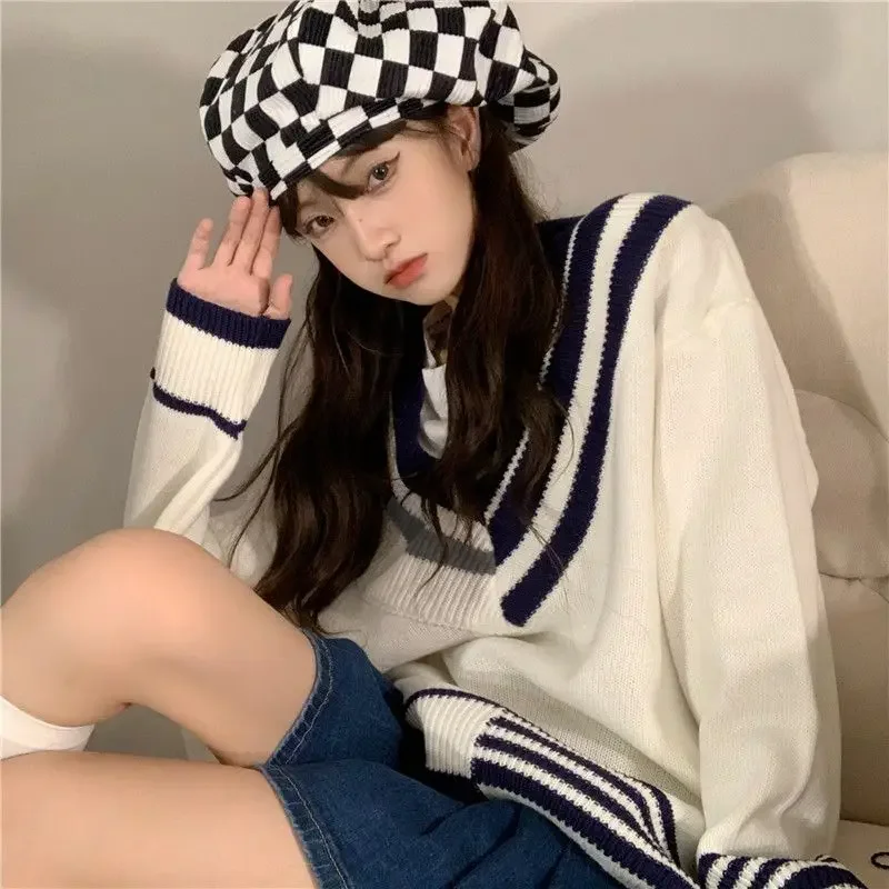 Pullover sweter rajut model Korea untuk wanita, sweter rajut santai modis longgar Semua cocok desain leher V manis berpanel untuk wanita musim gugur