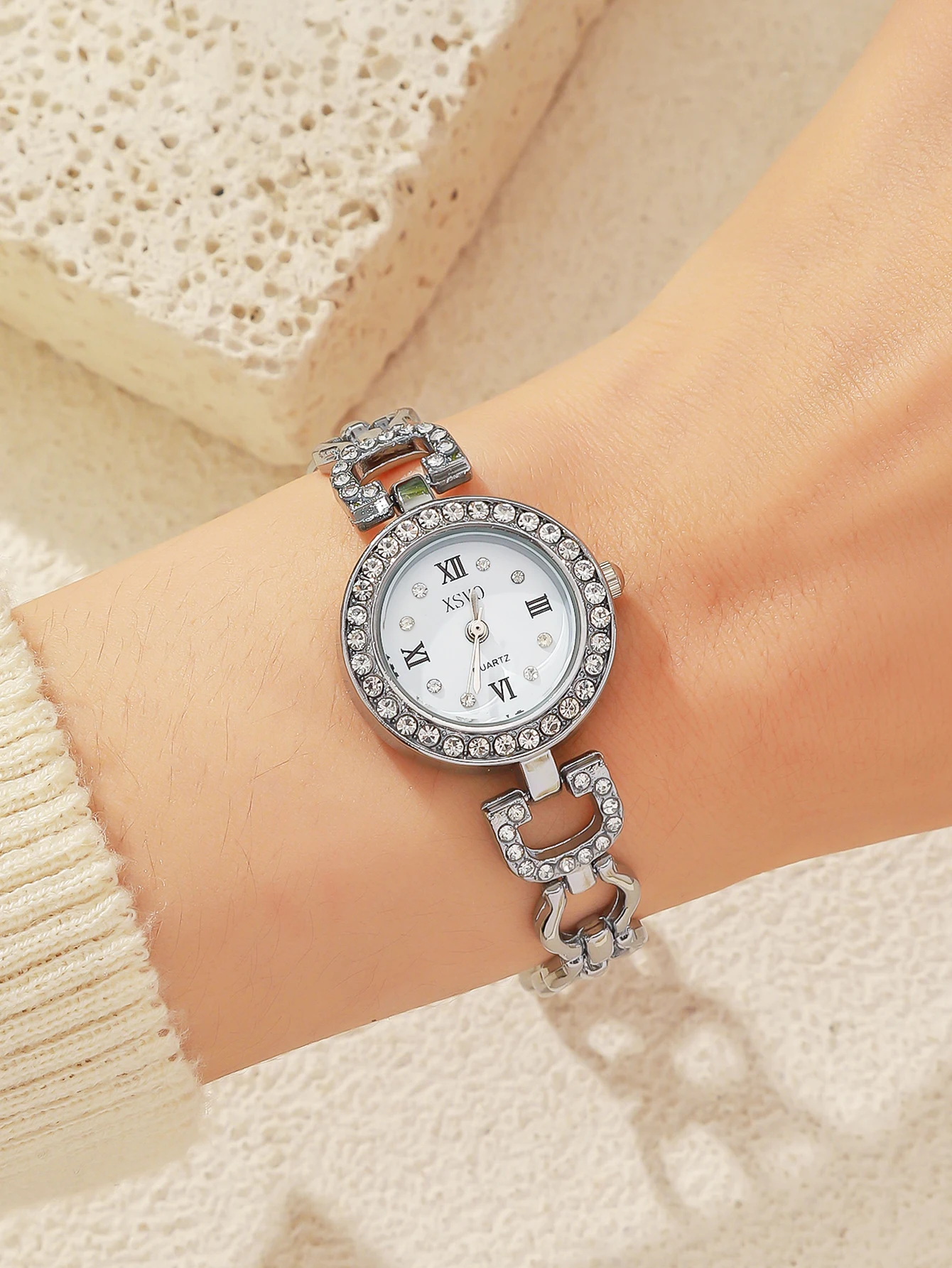 Exquisite Diamond Point Scale Dial Simple Steel Belt Quartz Watch