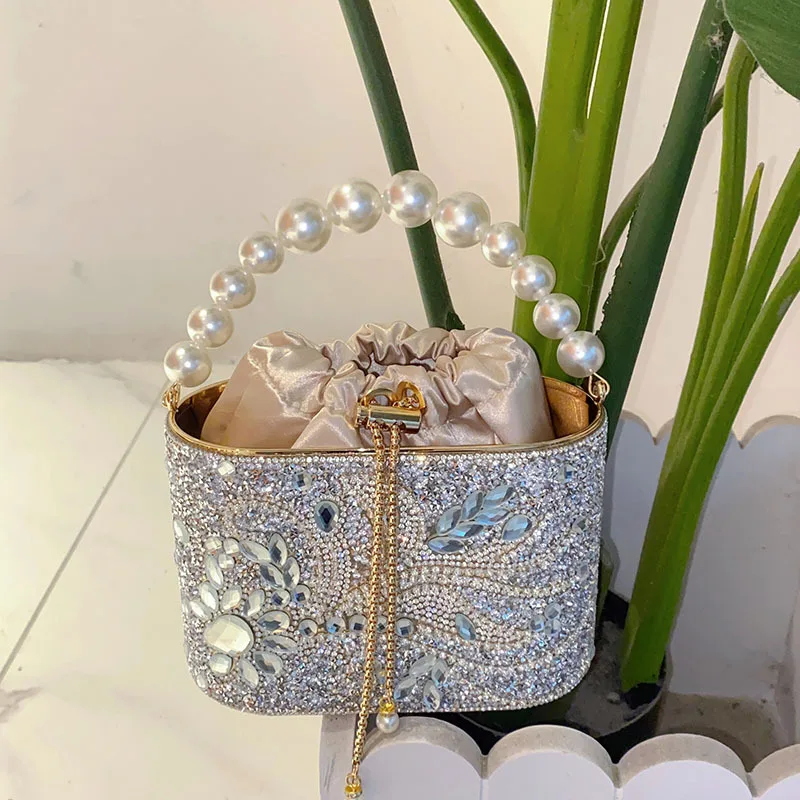 حقيبة عشاء فاخرة، حقيبة صندوقية على شكل سلسلة ساعي البريد مرصعة بالألماس اللامع