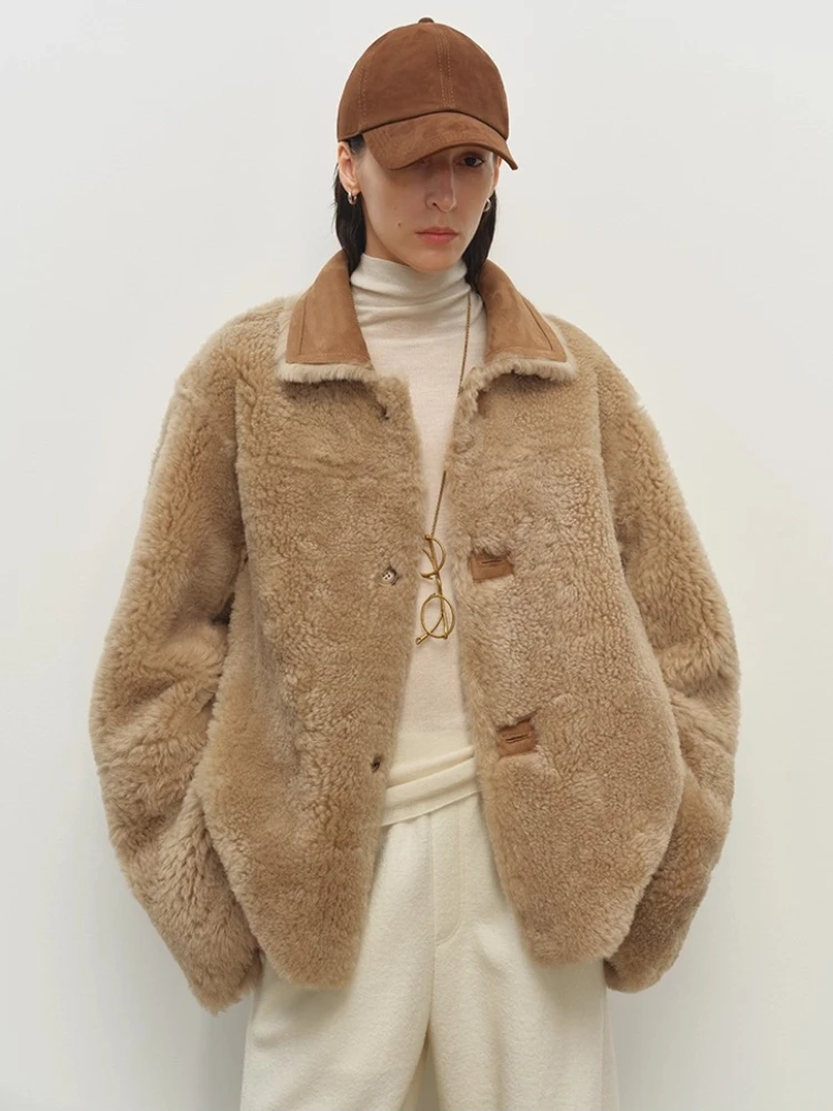 الراقية الفاخرة فرو الضأن الطبيعي سترة من جلد الغزال للنساء 2025 بسيط على الوجهين ارتداء قصيرة الشتاء جلد طبيعي معطف الفرو الحقيقي