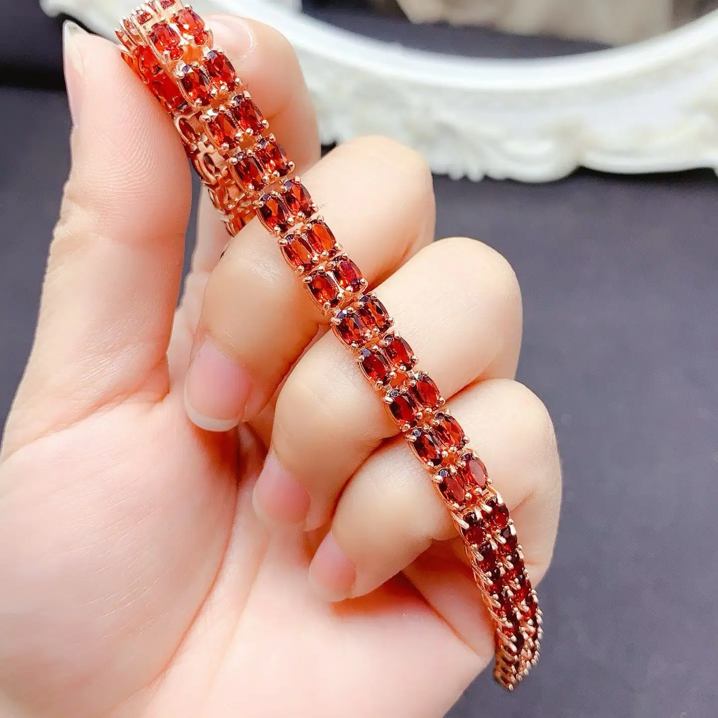 

Браслет из натурального граната с серебром 925 пробы и позолотой 18K, двойной ряд, овальная огранка 3x5 мм, теннисный браслет с сертификатом