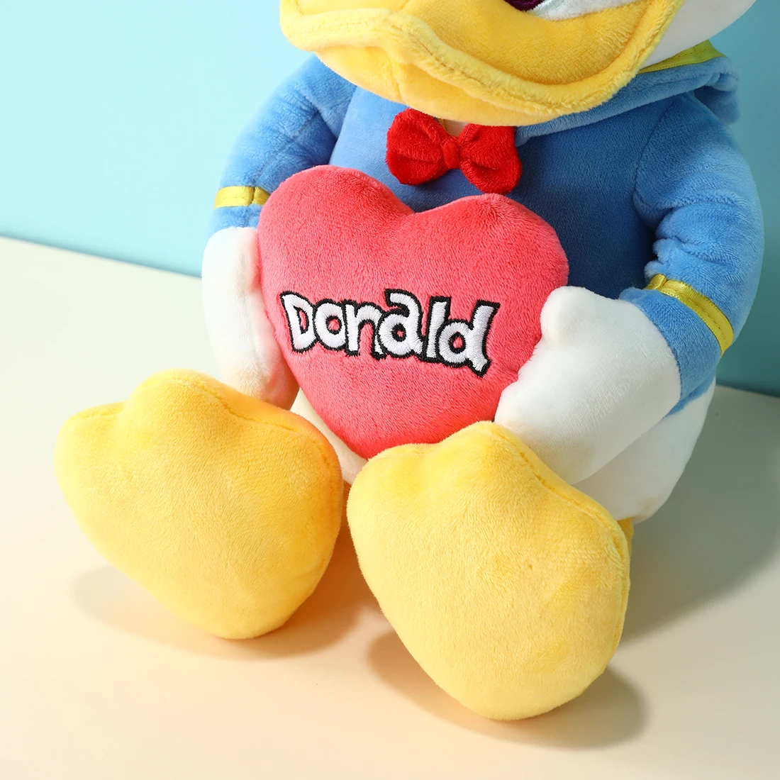 MINISO Disney Holding-Heart Plush Toy(Donald)