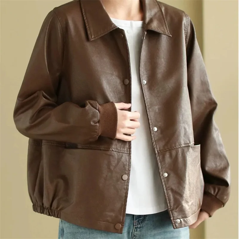 レトロな女性用二層レザートレンチコート、ファッショナブルなシングルブレスト、ダークボタン、レディースロングシープスキンコート