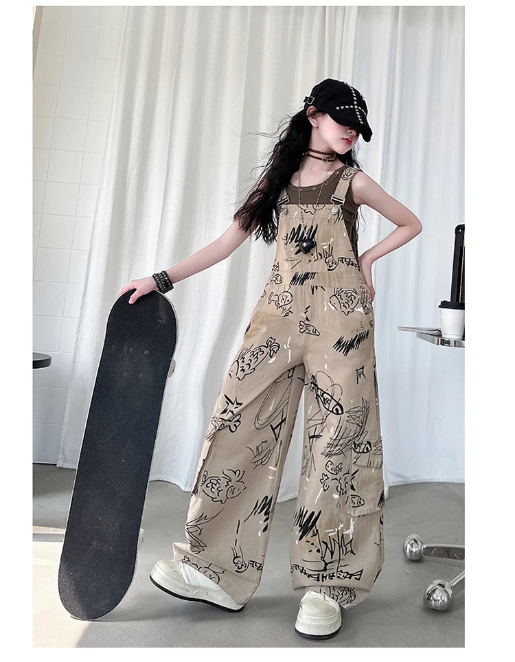 Kinder Vintage Americana Street Style Latzhose mit Zeichnungen für Mädchen, modische khaki-farbene Latzhose mit Hosenträgern. – Detail 7