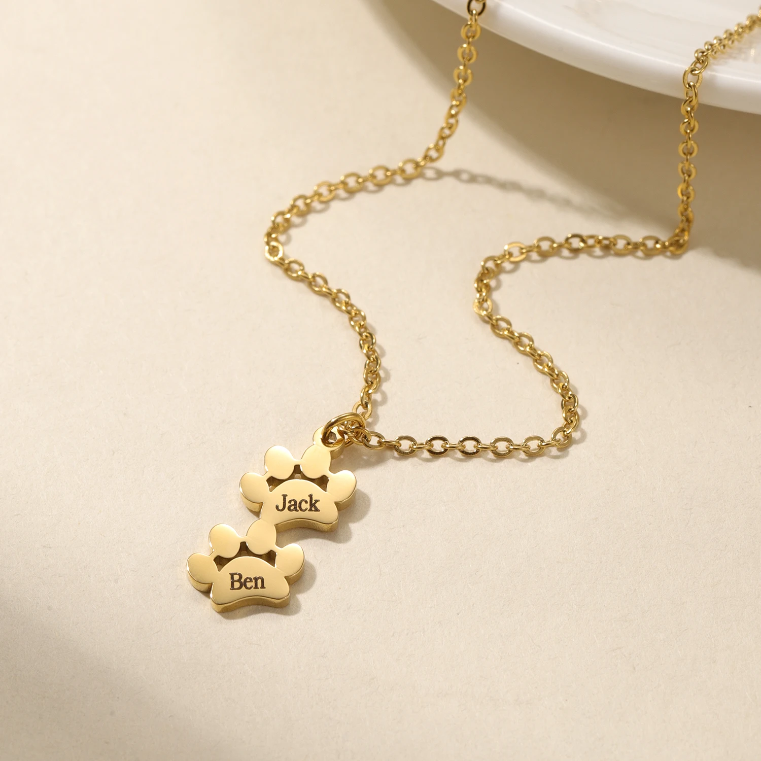 Engraved Dog Paw Pendant Necklace Multiple Names 4 Paws Custom Pet Memorial Jewelry 18K Gold Plated Stainless Steel Gift for Her