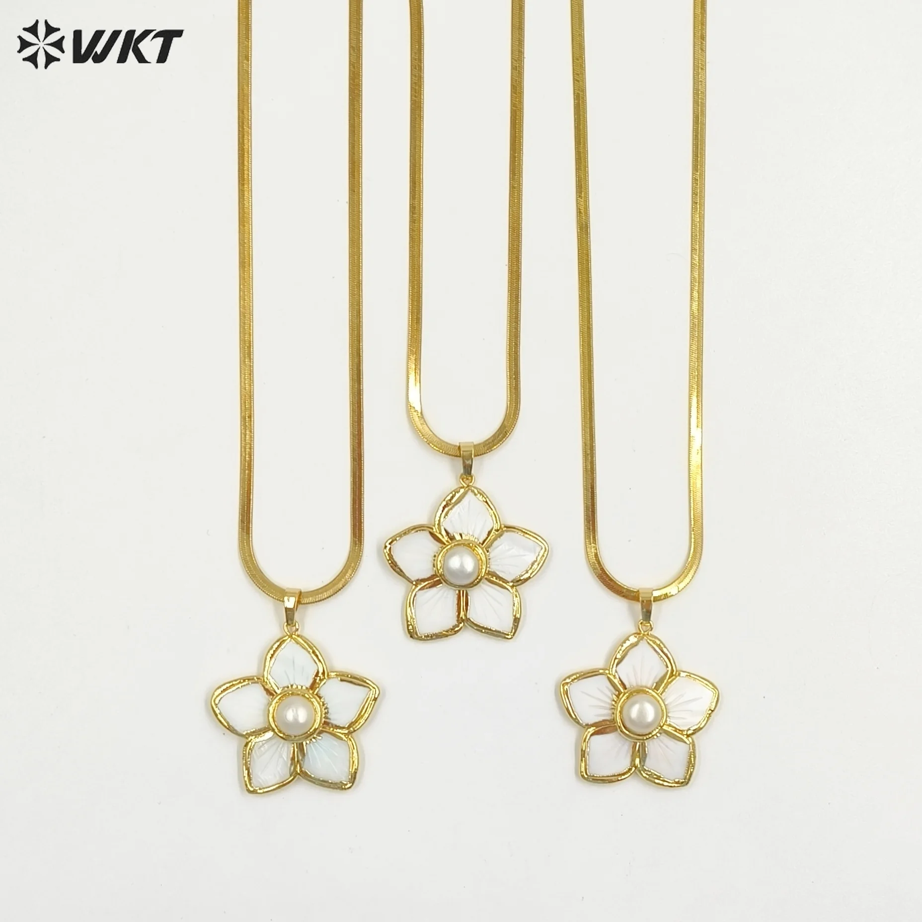 WT-JN326 Exquisite Elegant Shell And Pearl Paved Flower Shape Pendant Snake Chian Necklace For Women Halter Top Decorative