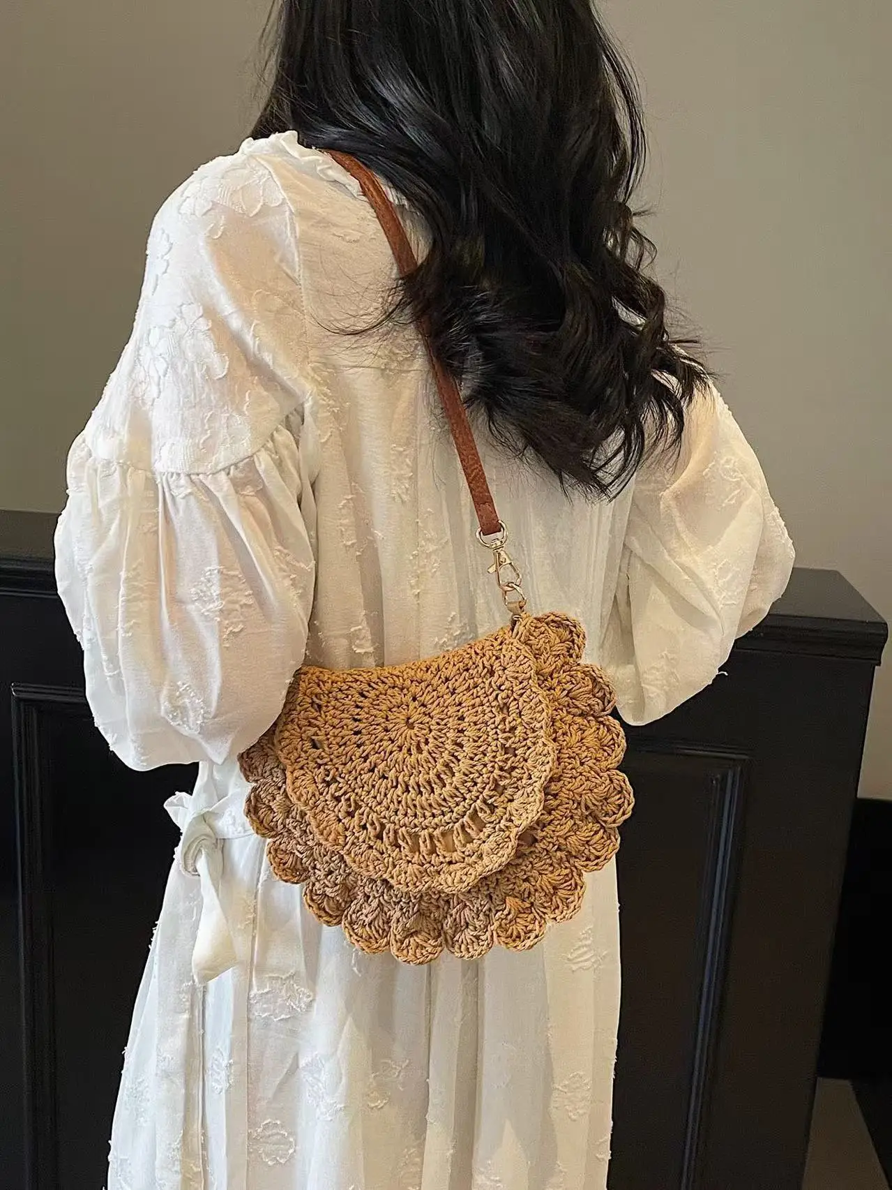 

Shell Shape Crochet Shoulder Bag for Women Beige Macramé Purse with Adjustable Strap Mini Boho Crossbody Bag Summer Beach Bag