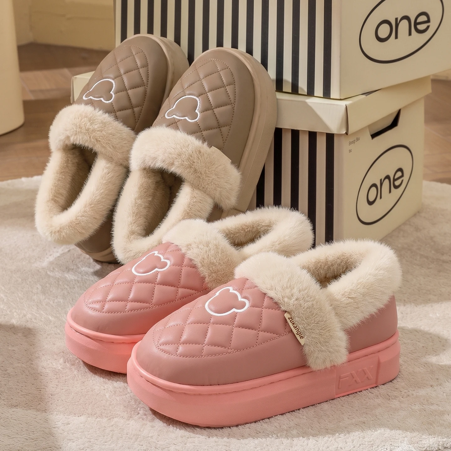 Winter-Wasserdichte Hausschuhe für Damen und Herren, mit dicker Sohle, warmem Plüschfutter, Bärenstickerei, rutschfest, weich, elastisch, für den Innenbereich. – Detail 23