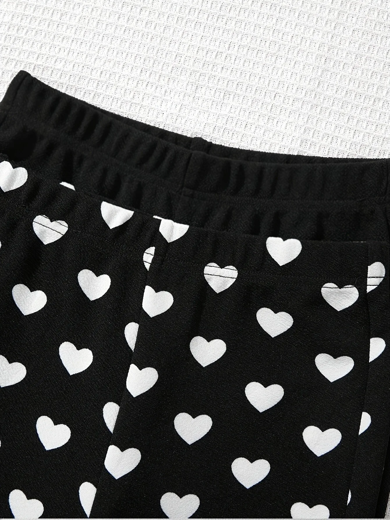 Trendige Mädchen-Schlaghosen im 2er-Pack, einfarbig, schwarz und weiß, mit Herz-Print, Streetwear-Modehosen – Detail 4