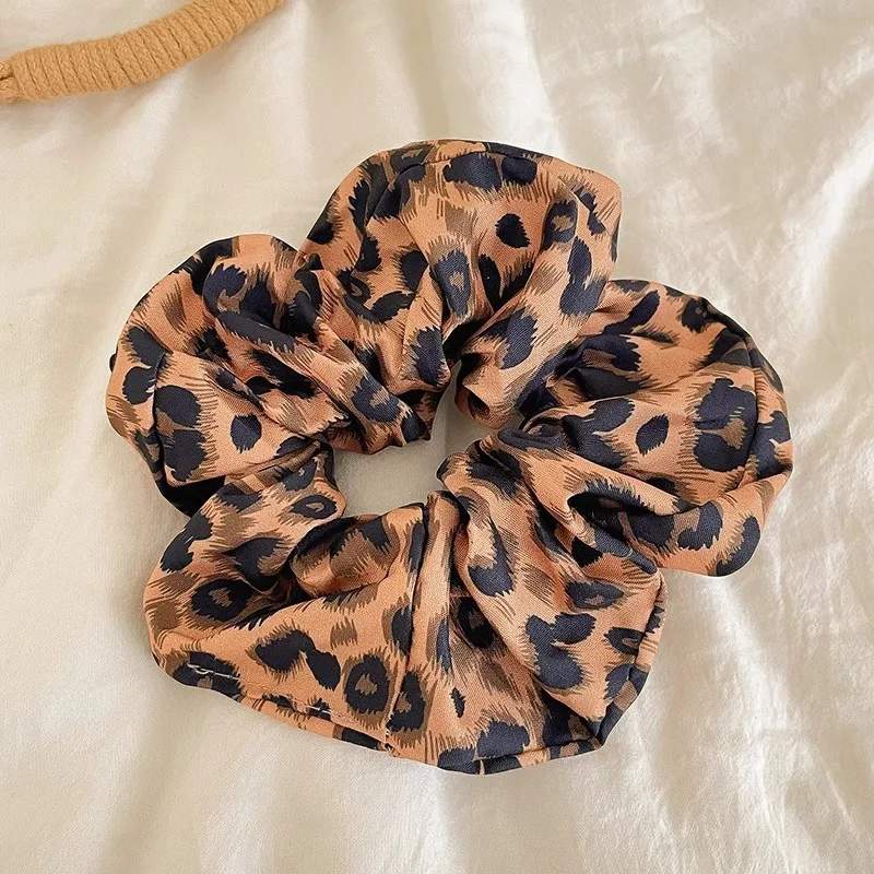 

Korean-Style College Chic Scrunchie, High-End Fabric Lace Hair Tie for Women, Ponytail or Bun, Does Not Damage Hair