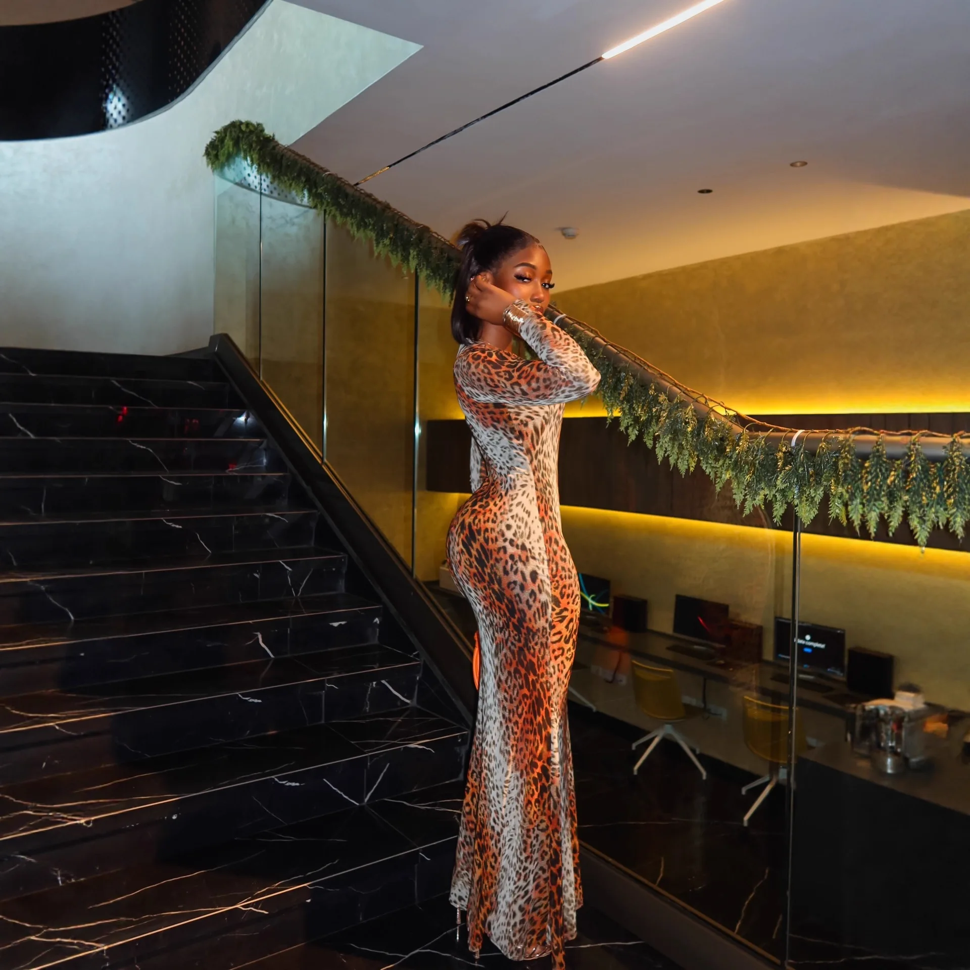 فستان طويل نسائي بطبعة جلد الف - مراجعة Wrap Dress Work وسعره
