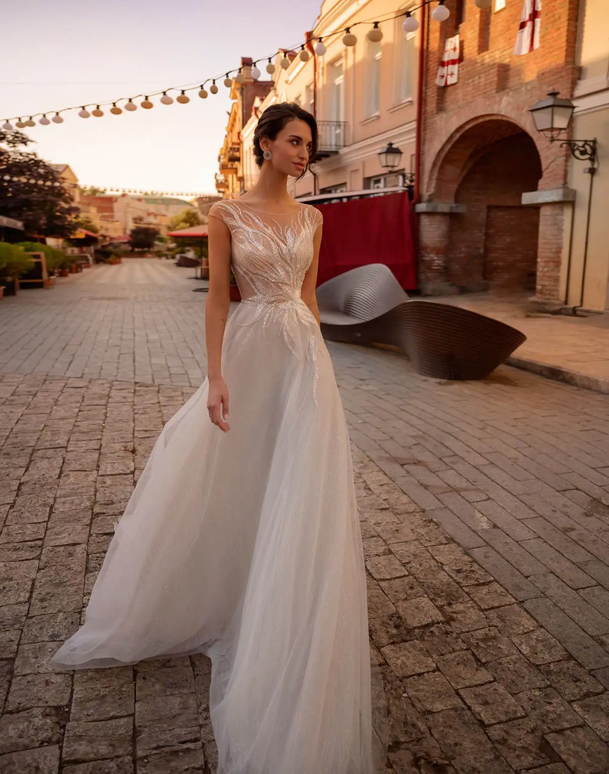 Exquisite A Line Wedding Dresses Sheer Sequins Appliqus O Neck Sleeveless Bridal Sequined Sweep Train Tulle  Bride Gown Chapel