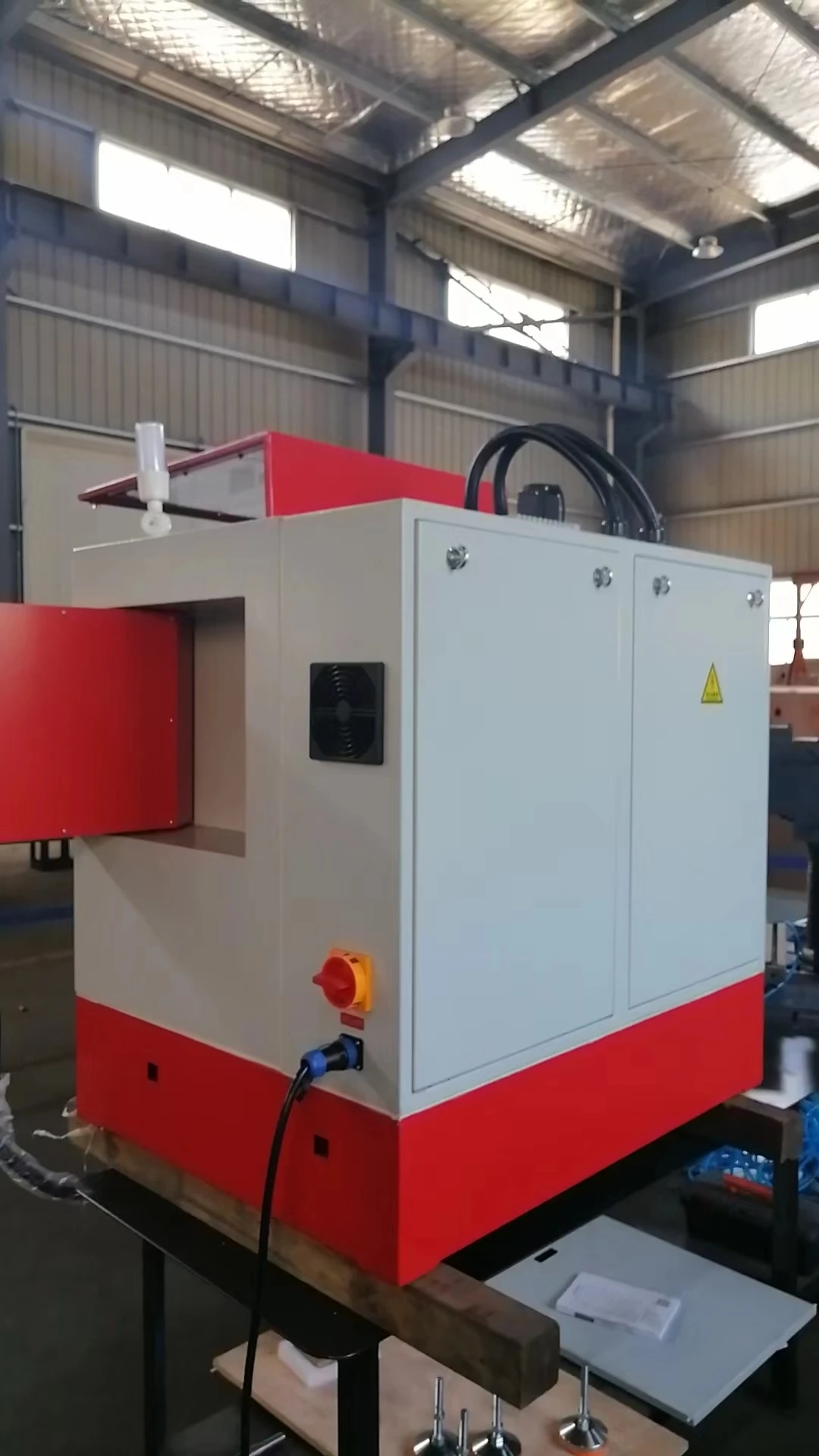 جديد M220 CNC العمودي ميلج هاين مركز 3-محور مقاعد البدلاء نوع Fanuc نظام التحكم خيارات Gsk Bt40 المغزل التدريس