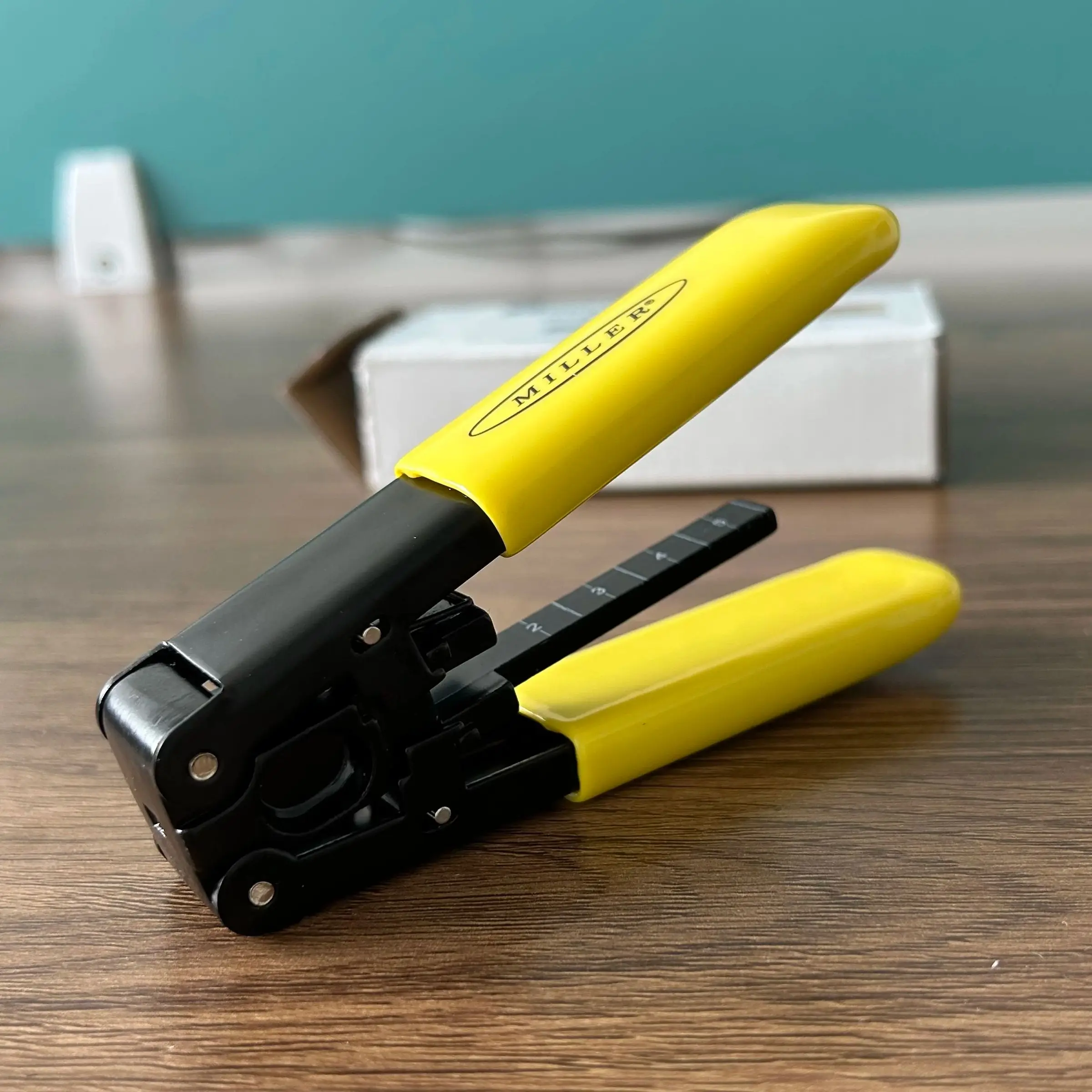 

Original MILLER FIOS Fiber Optic Stripper FO-IS stripping pliers 81570 Leather FTTH fiber optic cable strippers tool